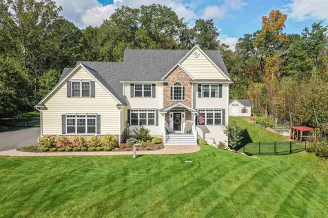 35 Anderson Way Auburn NH 03032
