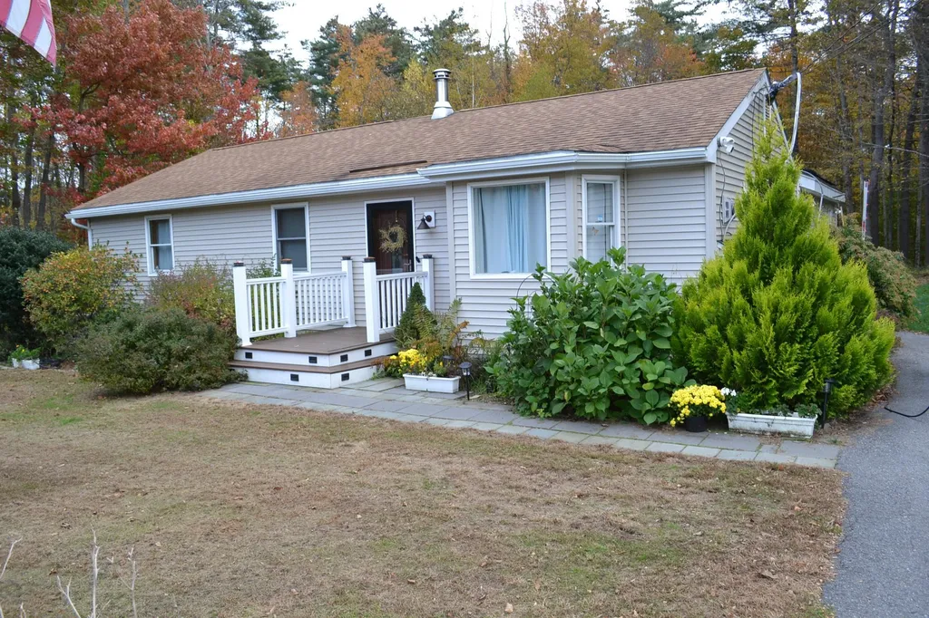 127 Montelona Road Goffstown NH 03045