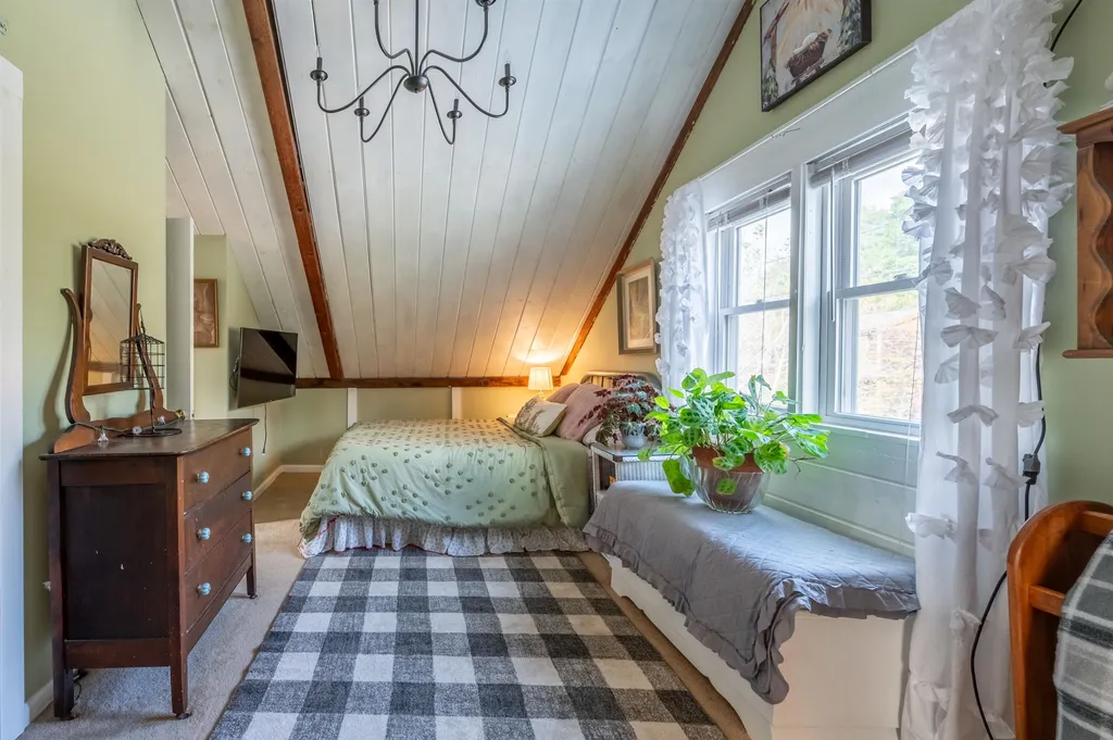 58 Library Road Grafton NH 03240
