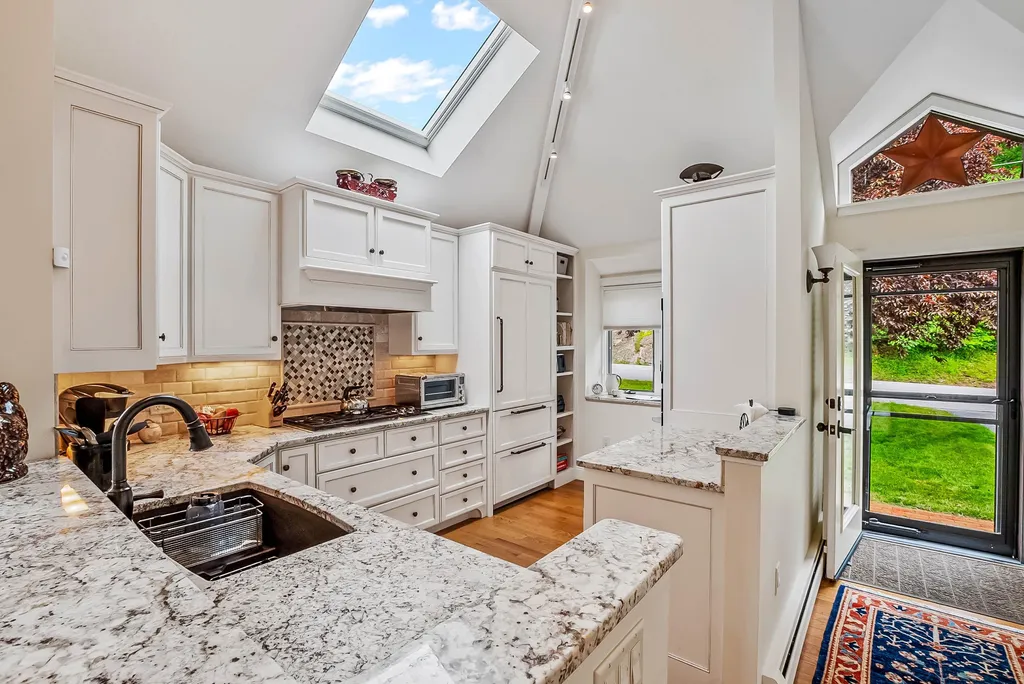 11b Indian Cave Landing Sunapee NH 03782