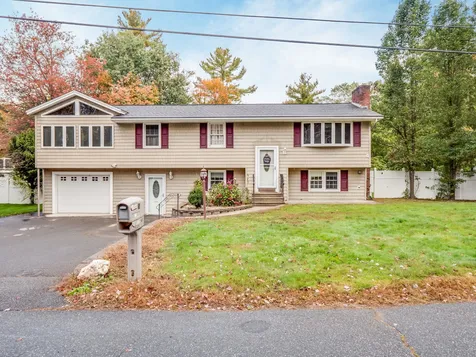 36 Colonial Drive Salem NH 03079-3475