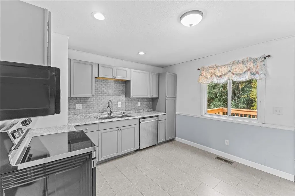 71 Woodcrest Circle Milton VT 05468