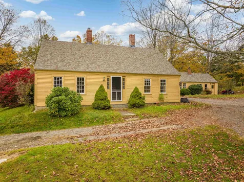 21 Long Hill Road Raymond NH 03077