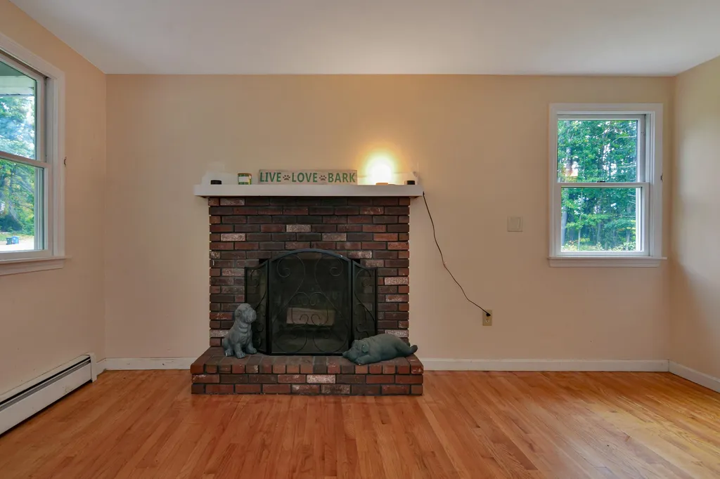 31 Wilshire Drive Londonderry NH 03053