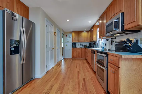31 Wilshire Drive Londonderry NH 03053