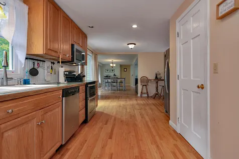 31 Wilshire Drive Londonderry NH 03053