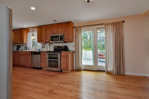 31 Wilshire Drive Londonderry NH 03053