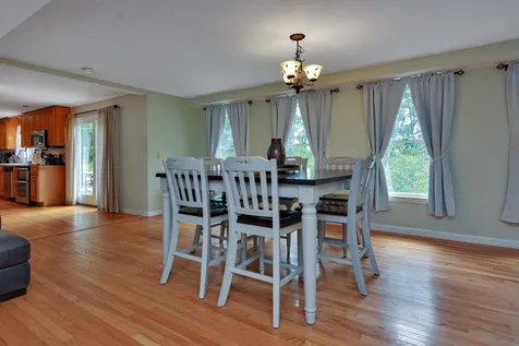 31 Wilshire Drive Londonderry NH 03053
