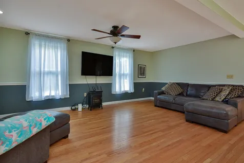 31 Wilshire Drive Londonderry NH 03053
