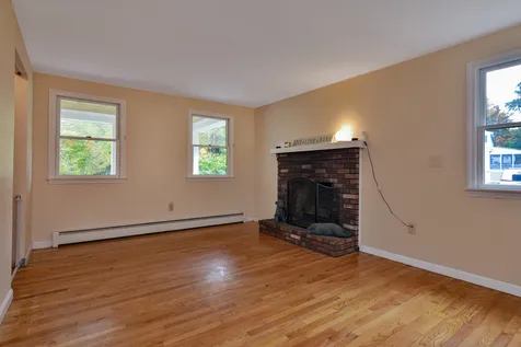 31 Wilshire Drive Londonderry NH 03053