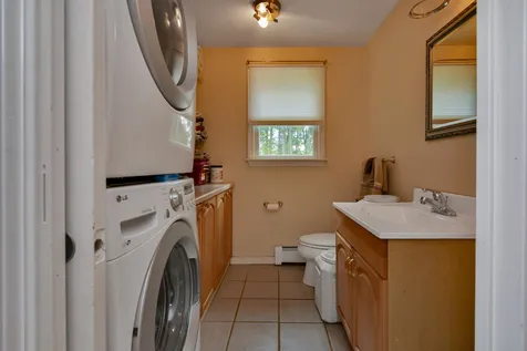 31 Wilshire Drive Londonderry NH 03053