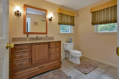 31 Wilshire Drive Londonderry NH 03053