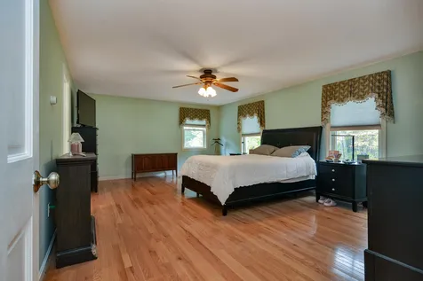 31 Wilshire Drive Londonderry NH 03053