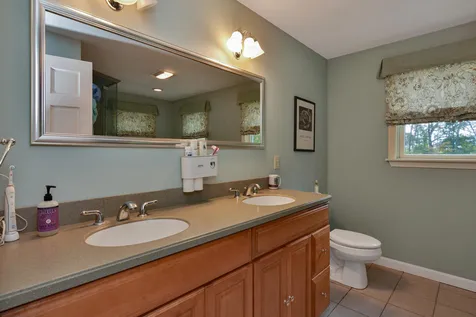 31 Wilshire Drive Londonderry NH 03053