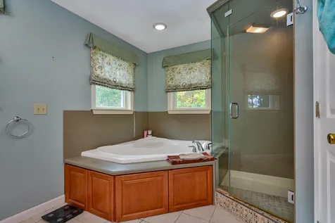 31 Wilshire Drive Londonderry NH 03053