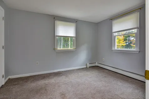 31 Wilshire Drive Londonderry NH 03053