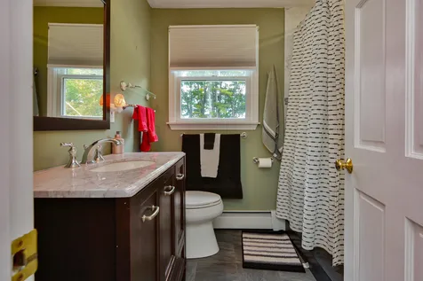 31 Wilshire Drive Londonderry NH 03053