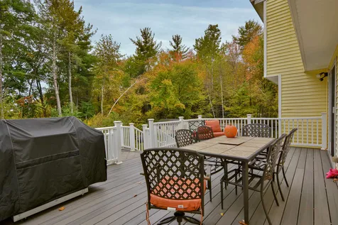 31 Wilshire Drive Londonderry NH 03053