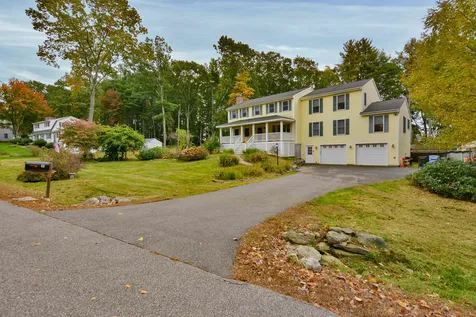 31 Wilshire Drive Londonderry NH 03053