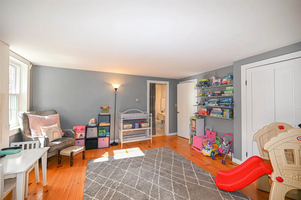 17 Lewis Road New Boston NH 03070