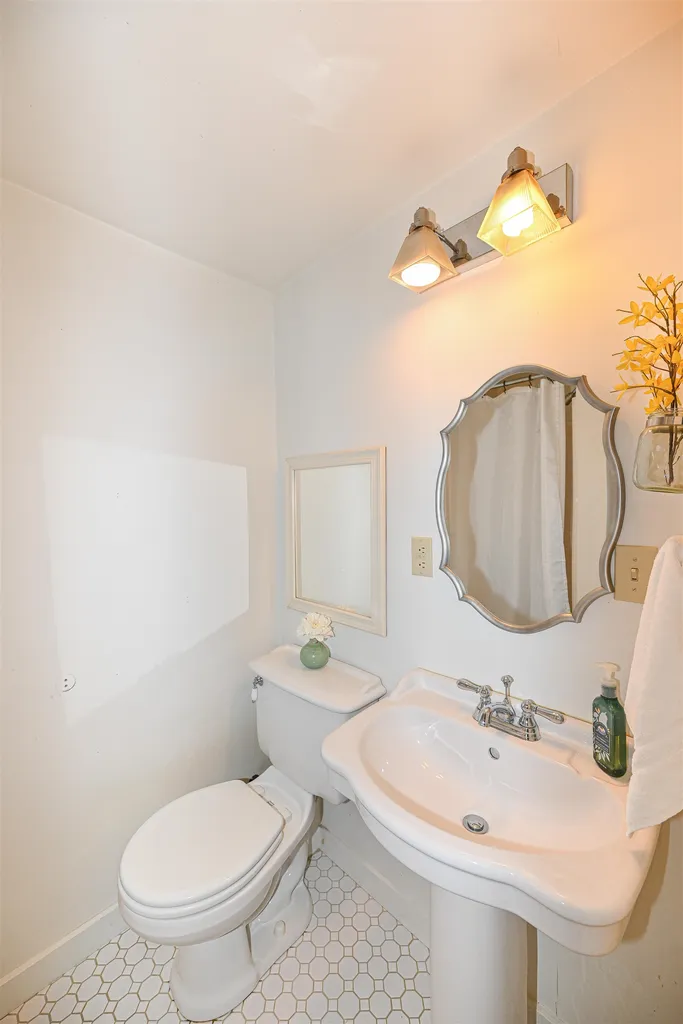 17 Lewis Road New Boston NH 03070