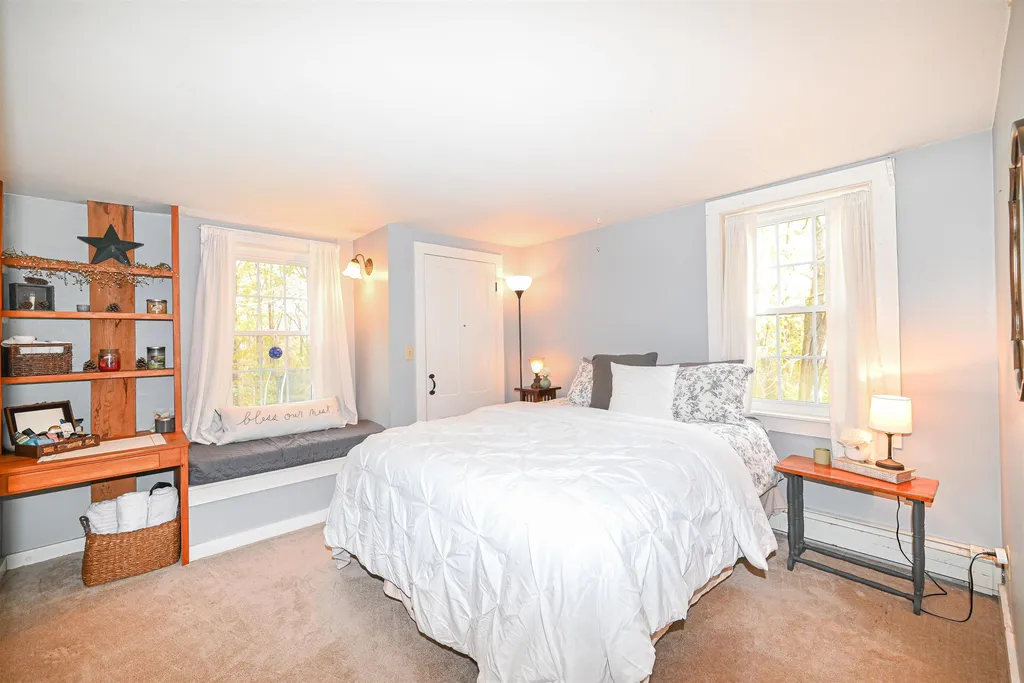 17 Lewis Road New Boston NH 03070