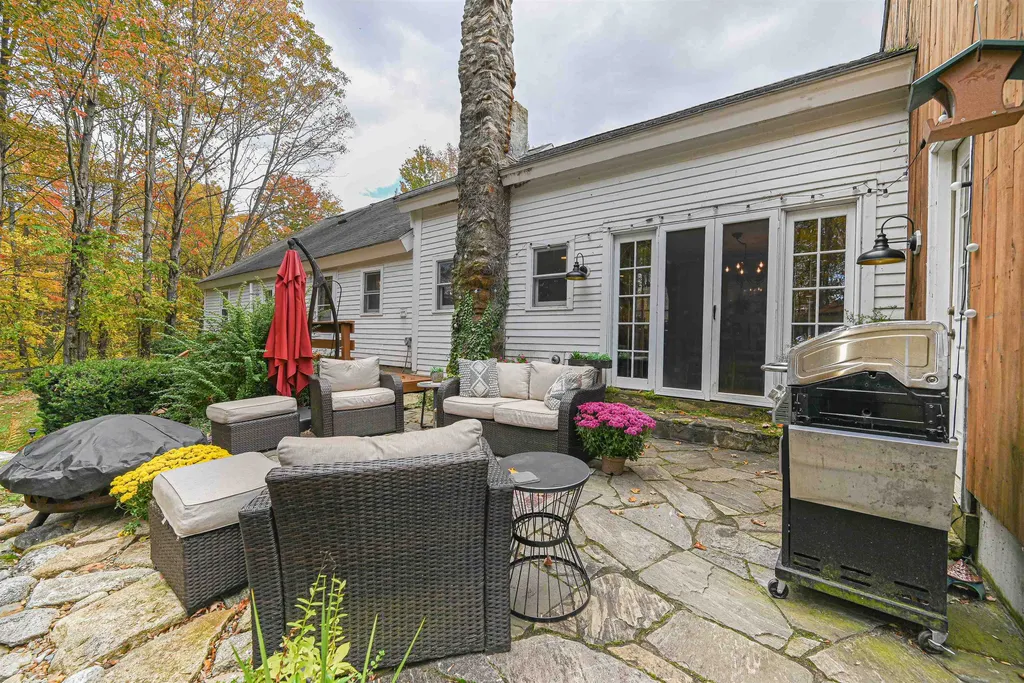 17 Lewis Road New Boston NH 03070