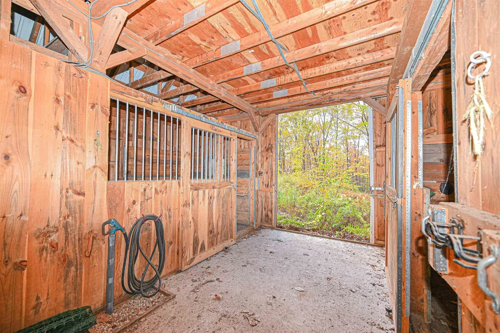 17 Lewis Road New Boston NH 03070