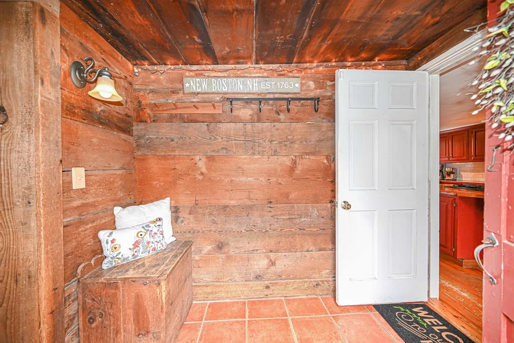 17 Lewis Road New Boston NH 03070