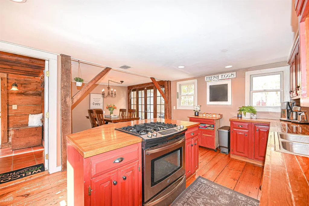 17 Lewis Road New Boston NH 03070