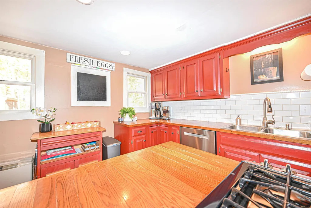 17 Lewis Road New Boston NH 03070