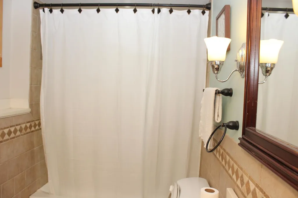 16 Falls Avenue Gilford NH 03249