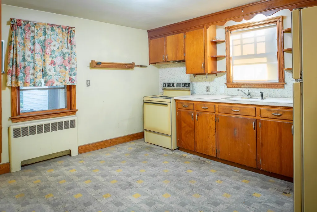 102 Burke Street Nashua NH 03060