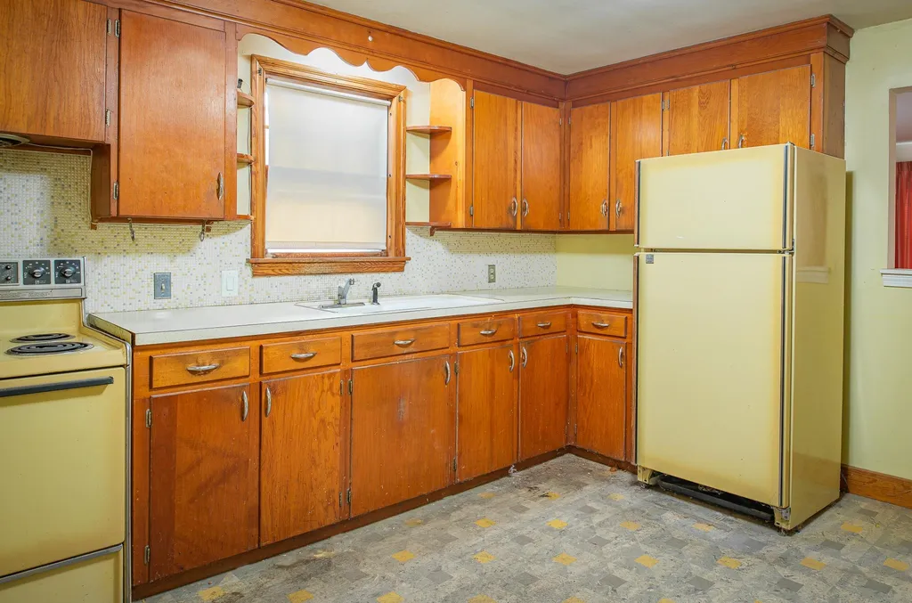102 Burke Street Nashua NH 03060