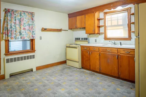 102 Burke Street Nashua NH 03060