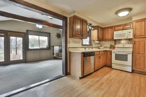 4 Viza Avenue Derry NH 03038