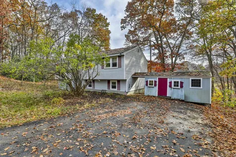 4 Viza Avenue Derry NH 03038
