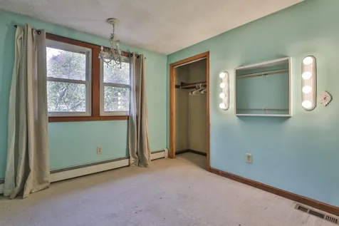 4 Viza Avenue Derry NH 03038