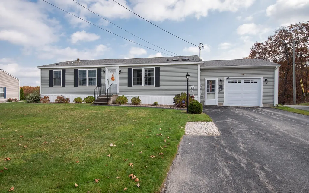18 Charleston Ridge Hampstead NH 03841