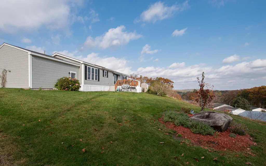 18 Charleston Ridge Hampstead NH 03841