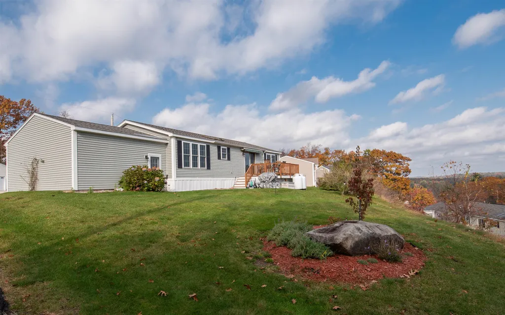 18 Charleston Ridge Hampstead NH 03841