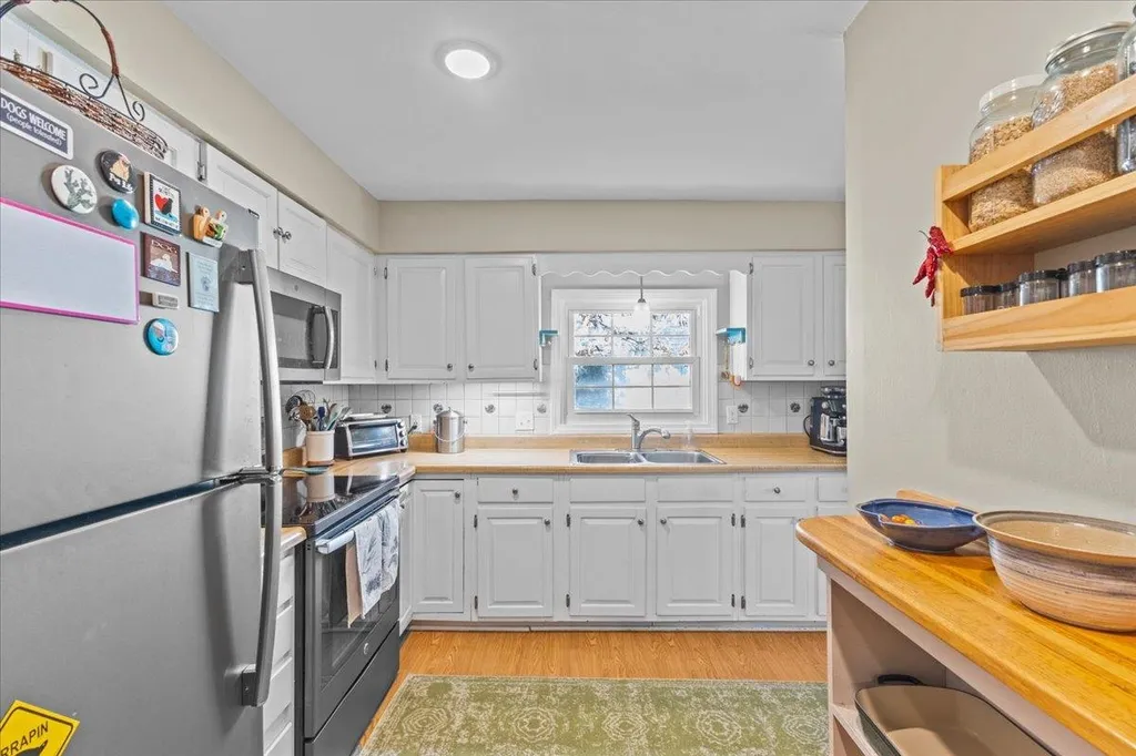 8 Cherokee Avenue Essex Junction VT 05452