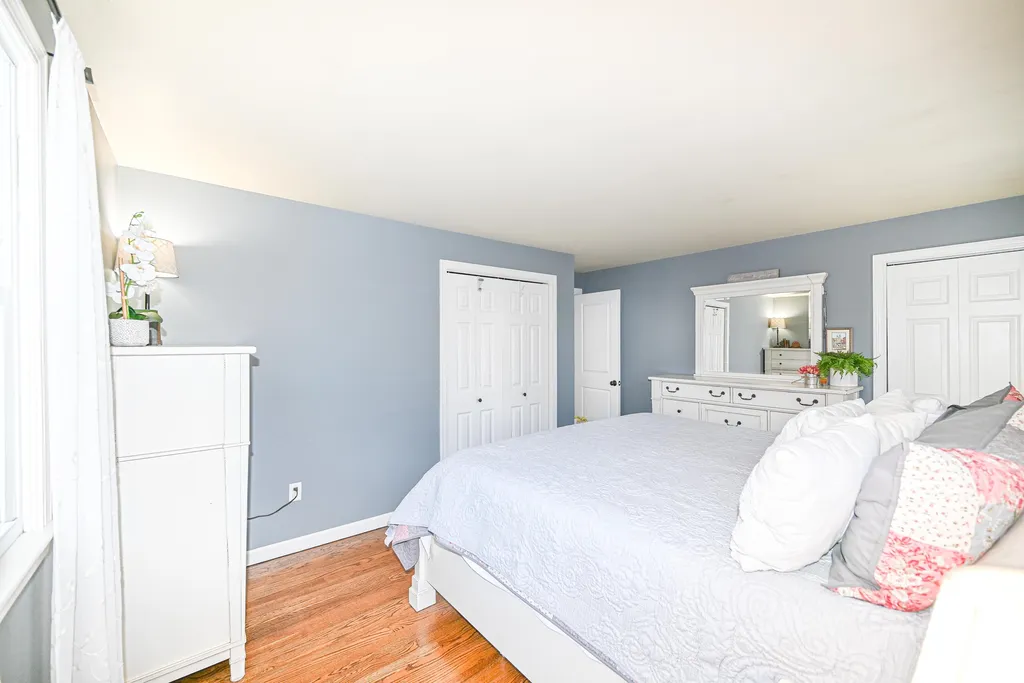 25 Green Meadow Lane Bedford NH 03110