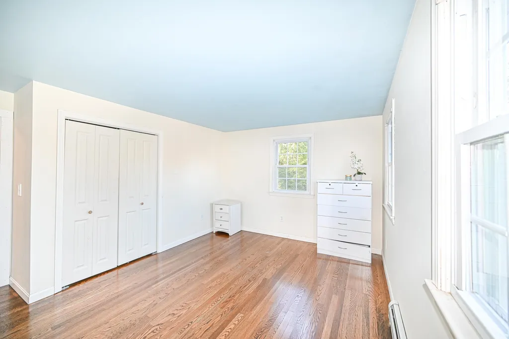 25 Green Meadow Lane Bedford NH 03110