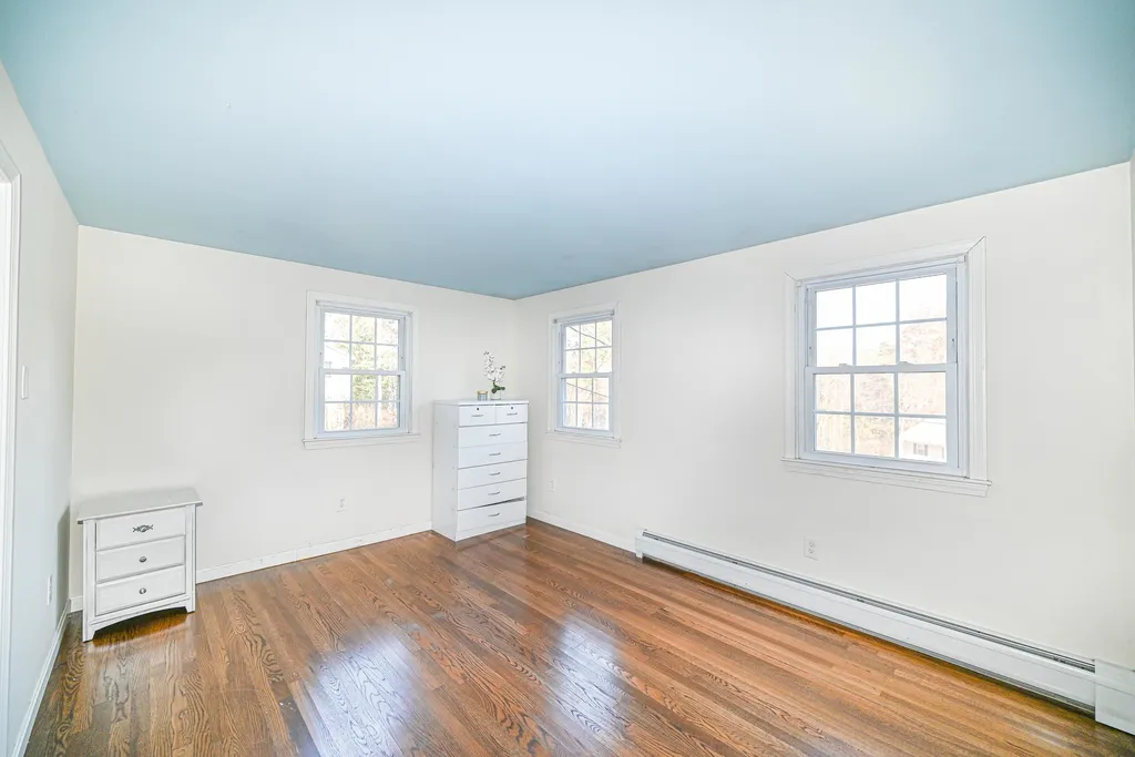 25 Green Meadow Lane Bedford NH 03110