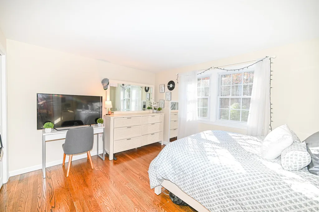 25 Green Meadow Lane Bedford NH 03110