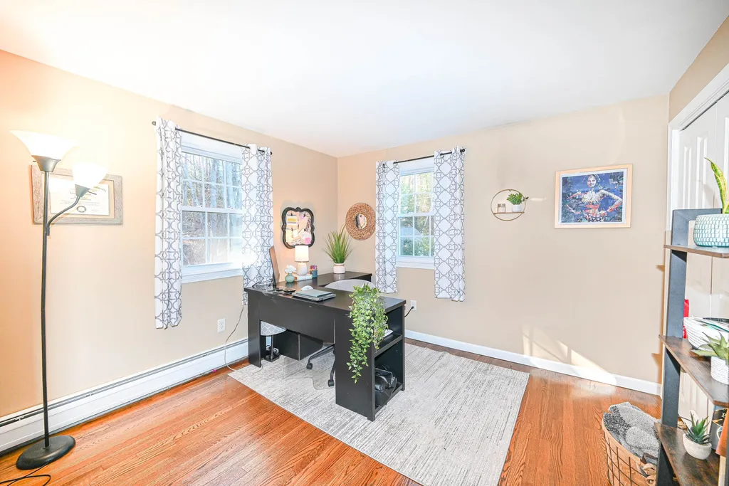 25 Green Meadow Lane Bedford NH 03110