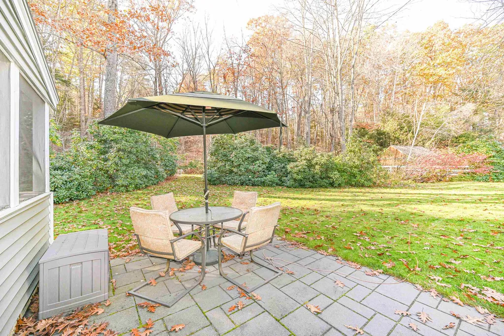 25 Green Meadow Lane Bedford NH 03110