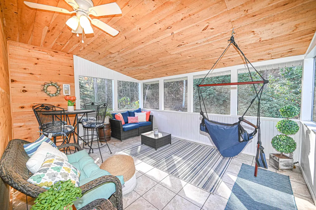 25 Green Meadow Lane Bedford NH 03110