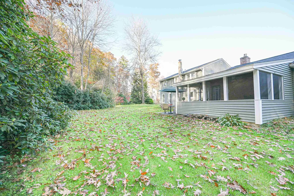 25 Green Meadow Lane Bedford NH 03110